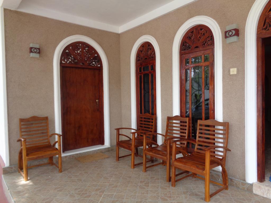 Man Guest Polonnaruwa Hotel Exterior foto