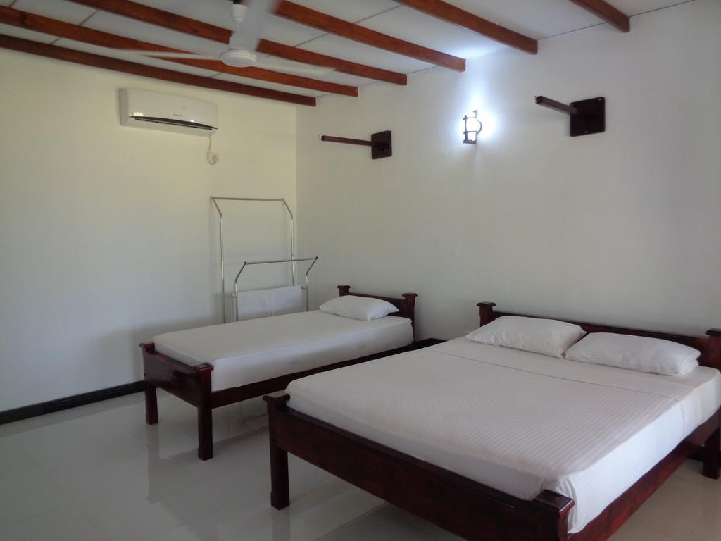 Man Guest Polonnaruwa Hotel Exterior foto