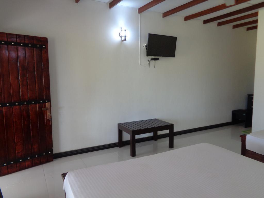 Man Guest Polonnaruwa Hotel Exterior foto
