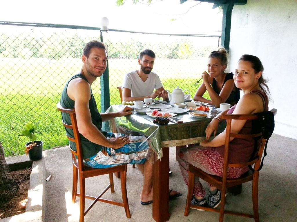 Man Guest Polonnaruwa Hotel Exterior foto