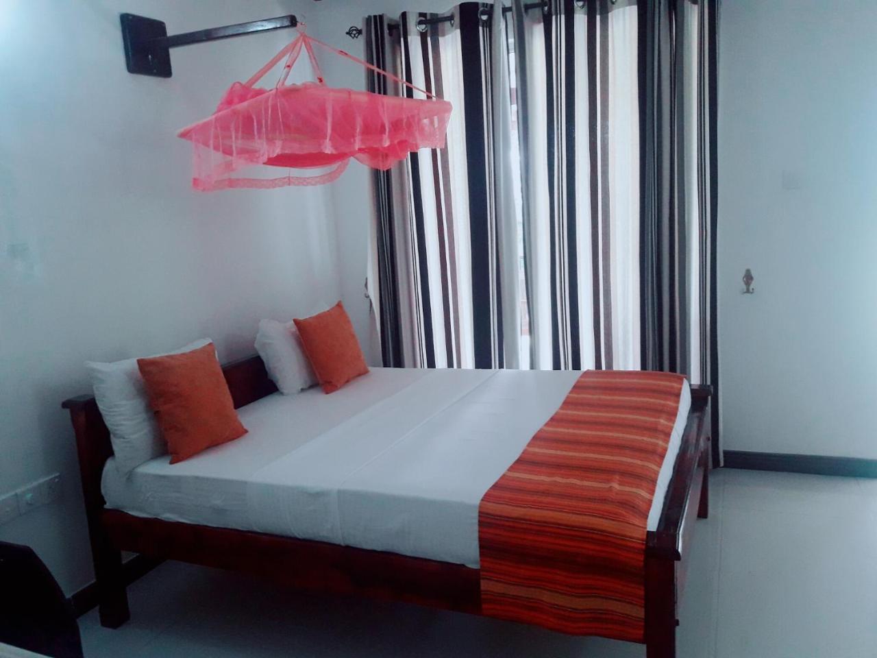 Man Guest Polonnaruwa Hotel Exterior foto